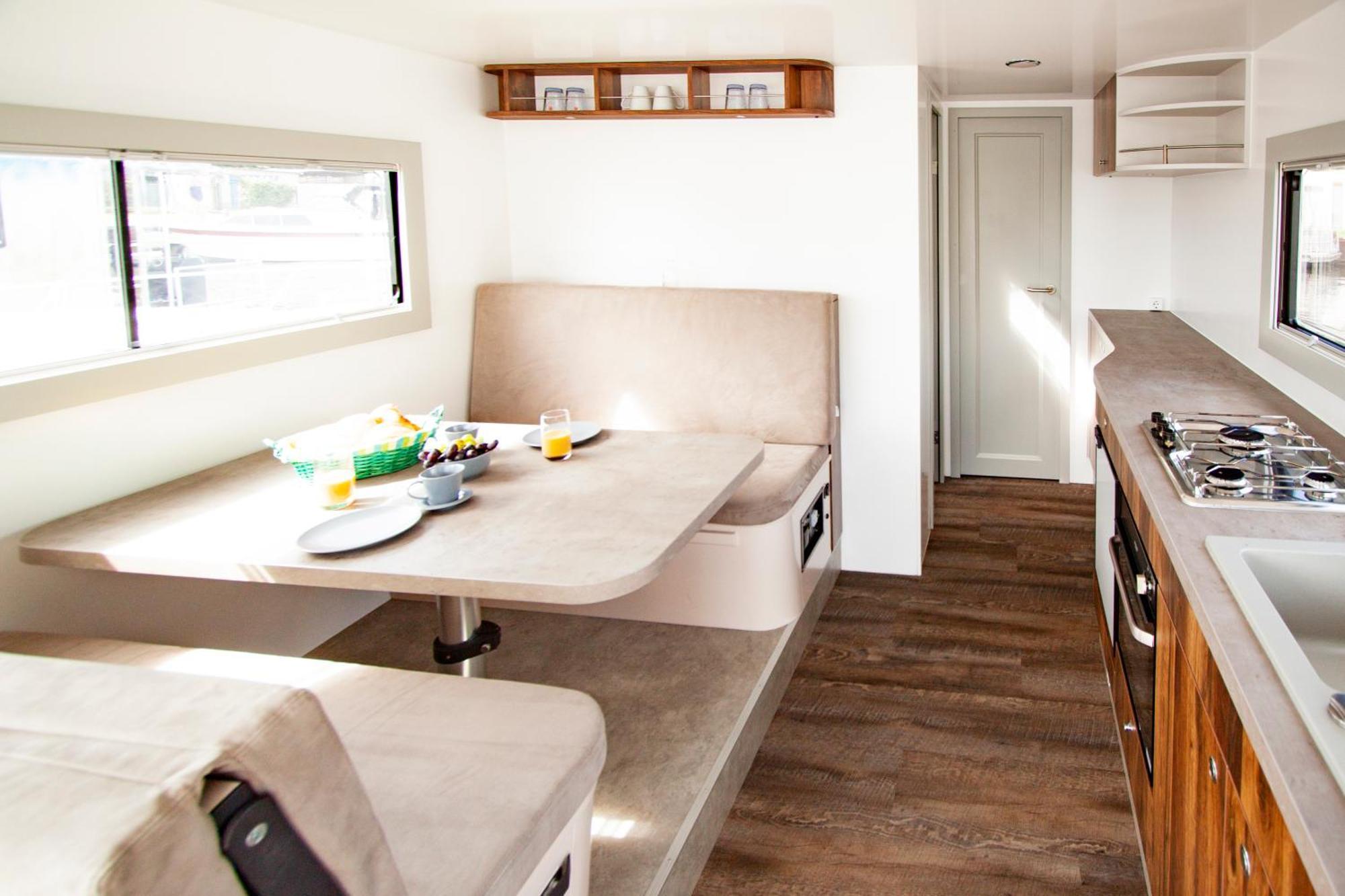 Botel Hausboot *